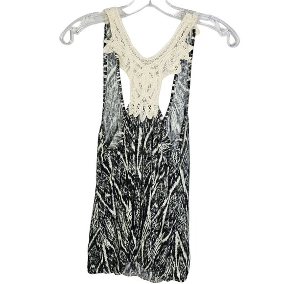 Kimchi & Blue Women Medium Gray White Embroidered Racerback Tank Top - Picture 4 of 7